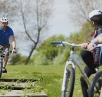 instructor demonstrating how ride on an obstacle