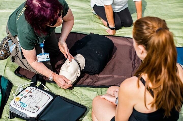 woman carrying out forst aid instruction